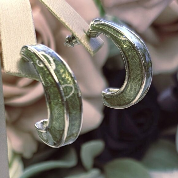 🔥$5/$25 Green Enamel Half Hoop Post Earrings - Picture 1 of 8